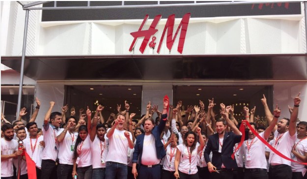 A picture showing an event at H&M.