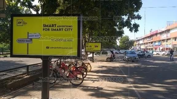 Top colors used in Auto rickshaw advertising