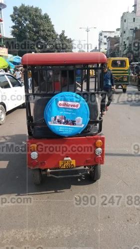 Top colors used in Auto rickshaw advertising